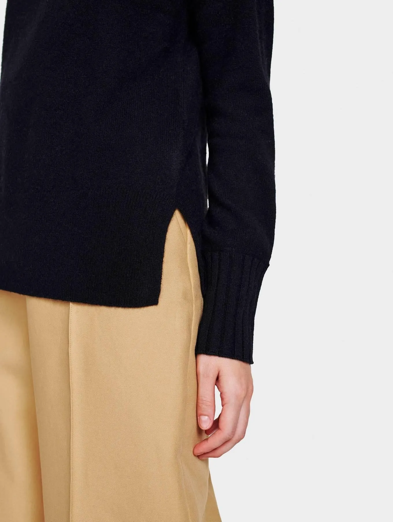 Cashmere Funnelneck Pullover (Black)