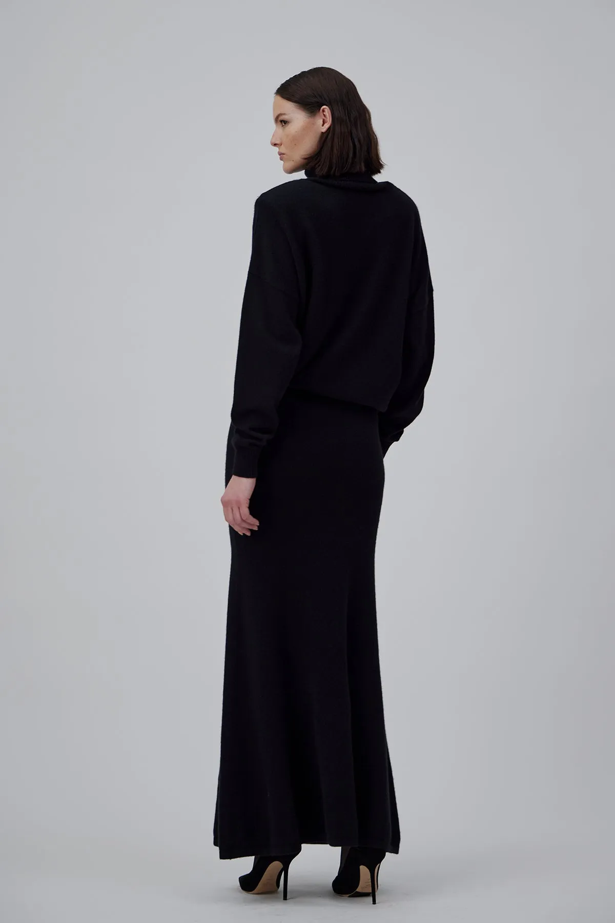 CASHMERE MAXI SKIRT IN GLOSSY BLACK