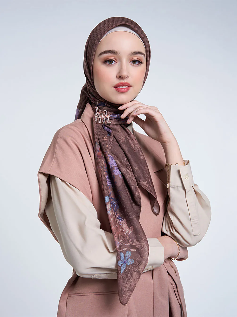 CEDARRA SIGNATURE SCARF BROWNIE