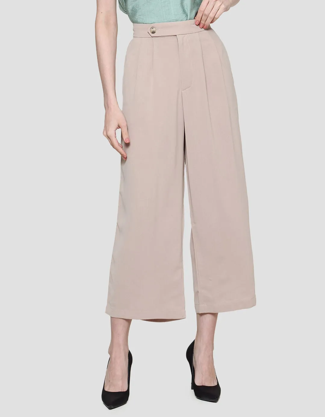 Details Celana Panjang Wide Cullote Overloop Wanita
