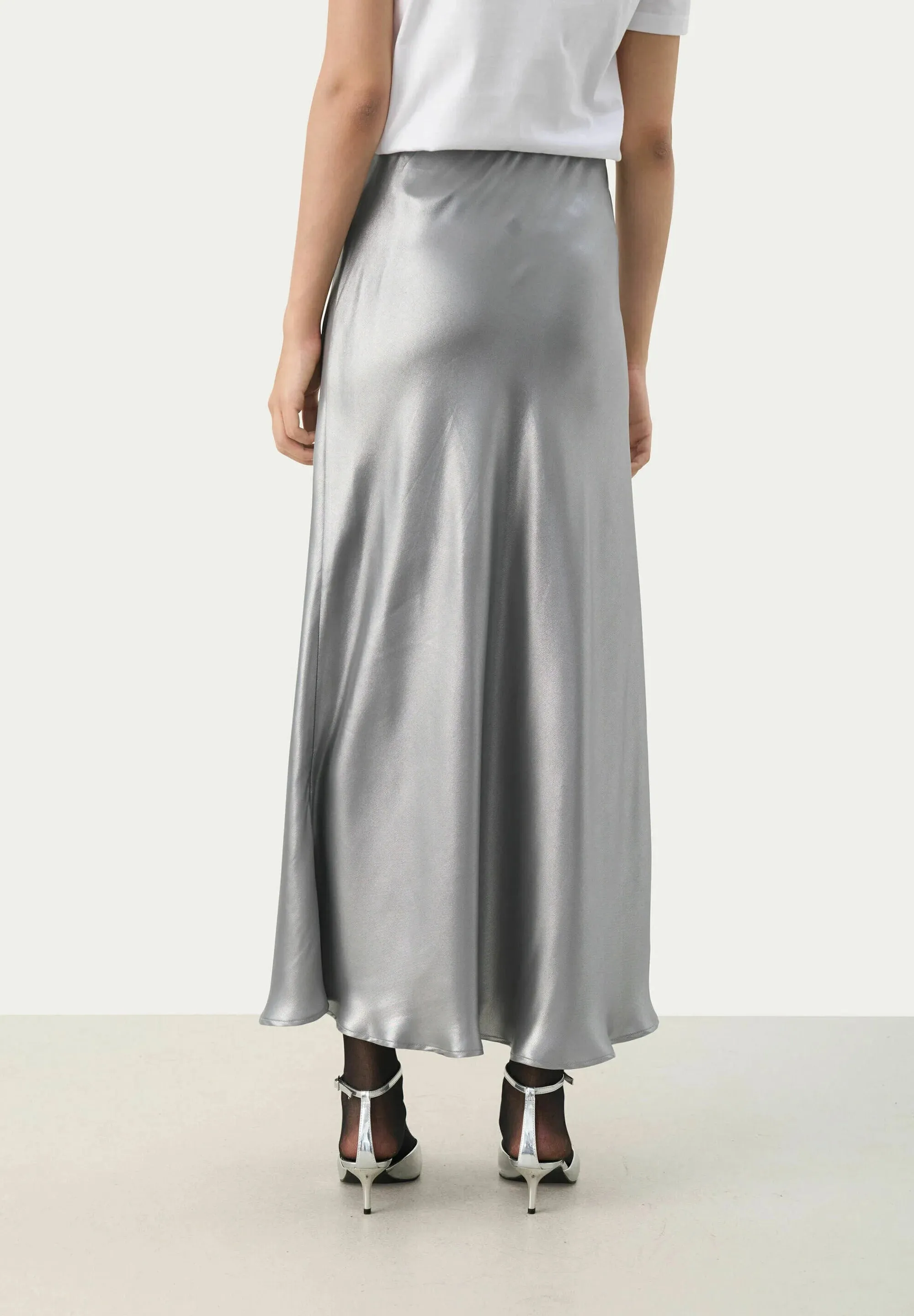 PART TWO LAURINAS SILVER METALLIC SKIRT
