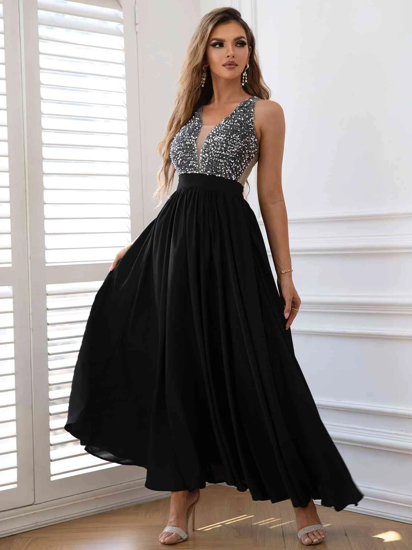 Women Contrast Sequin Sleeveless Maxi Dress